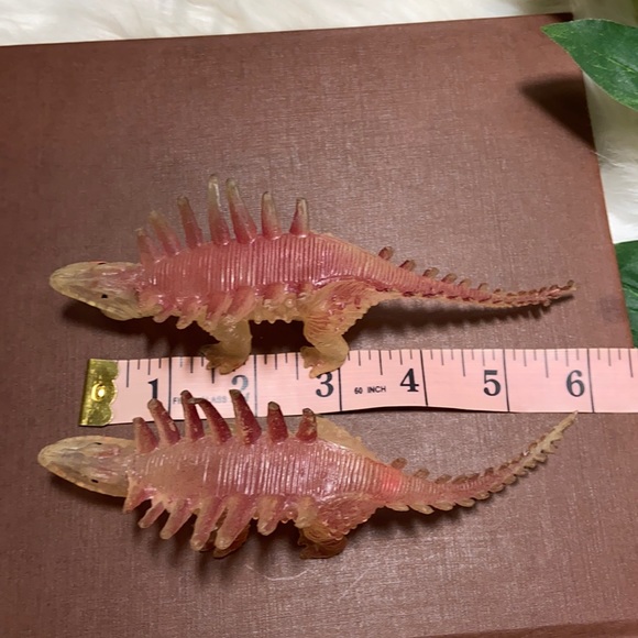 Vintage 1978 Talarurus Dinosaur Figurines set of two clear Dinosaur - Picture 10 of 17